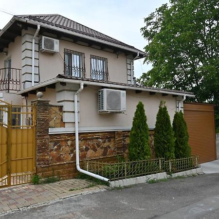 Bright And Cozy Home With Personal Terrace Chişinău Extérieur photo