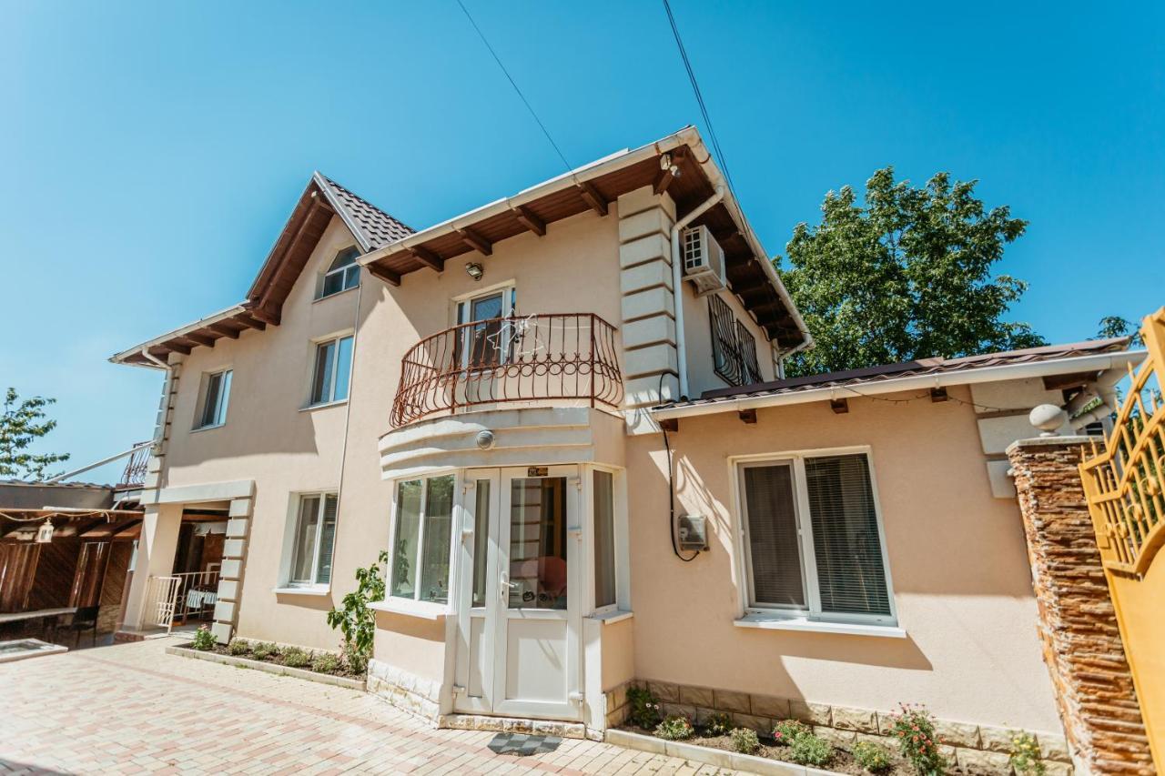 Bright And Cozy Home With Personal Terrace Chişinău Extérieur photo