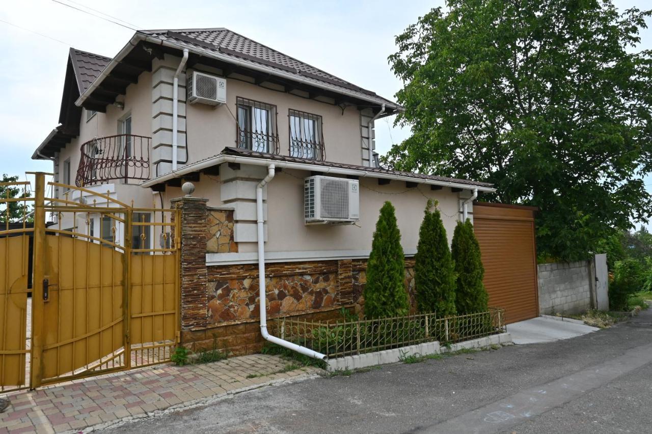 Bright And Cozy Home With Personal Terrace Chişinău Extérieur photo