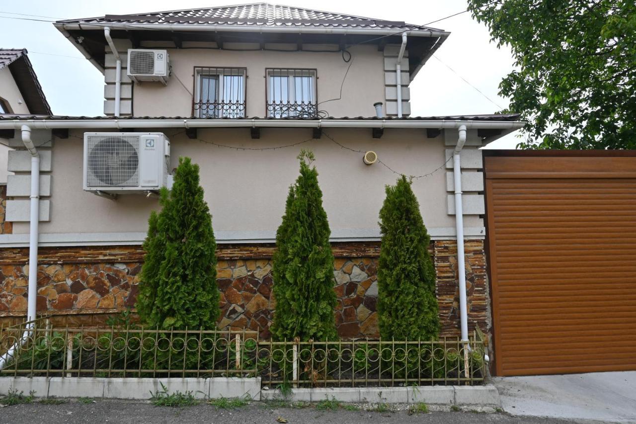 Bright And Cozy Home With Personal Terrace Chişinău Extérieur photo